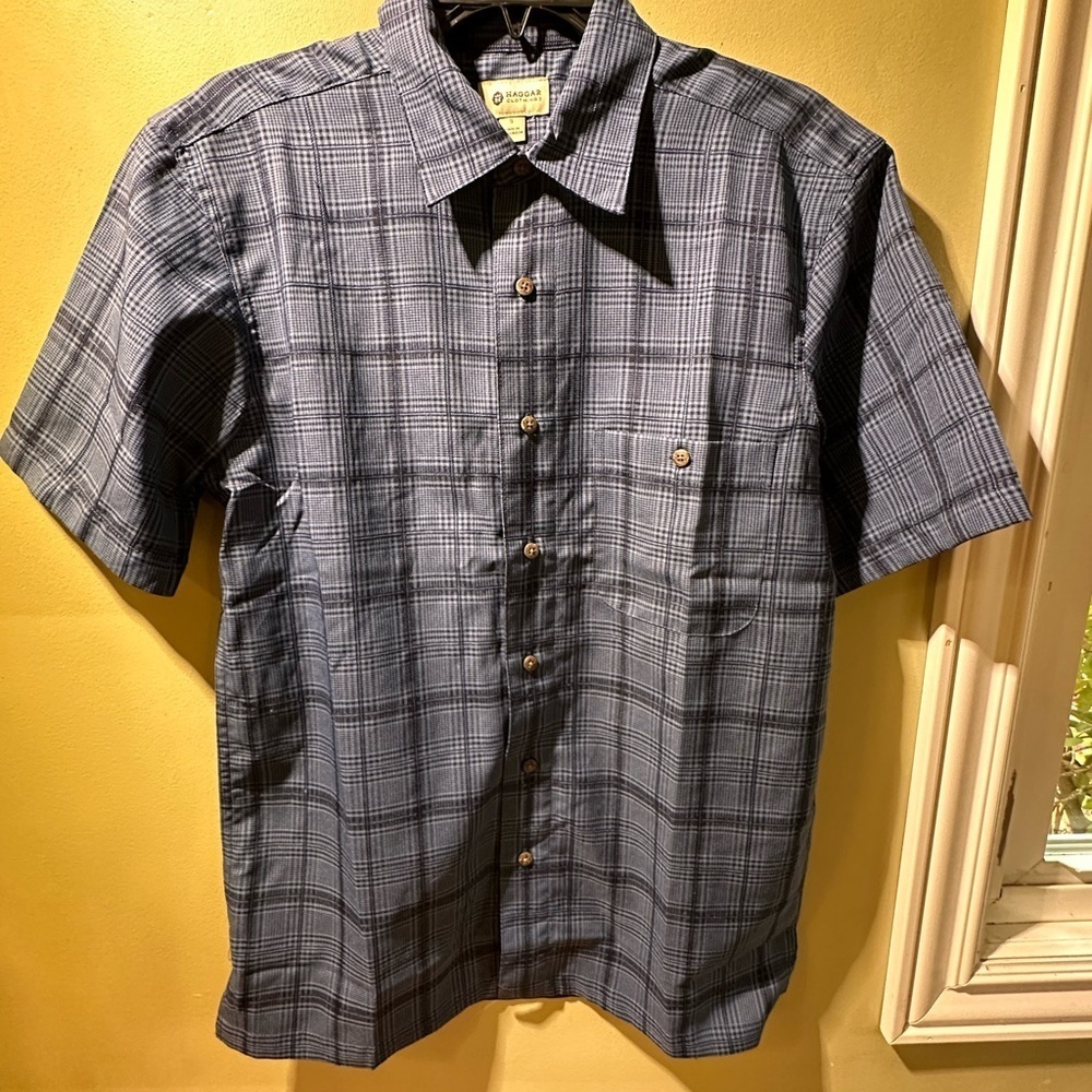 Haggar Men's Navy Blue Plaid Button Down Collared Shirt size Small